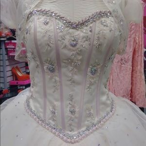 Moro lee dress can be used for wedding or quince